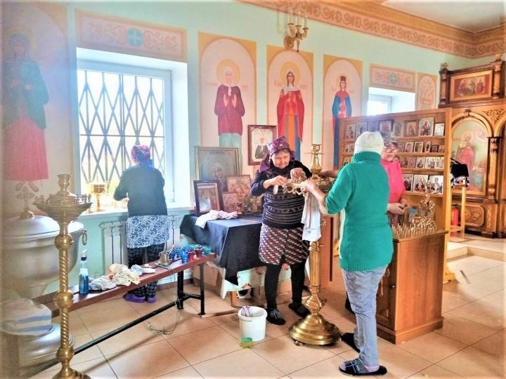 В сельском храме Аксубаевского района провели субботник