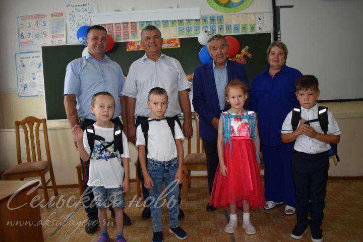 Аксубай районында булачак беренче сыйныф укучыларына рюкзаклар тапшырдылар