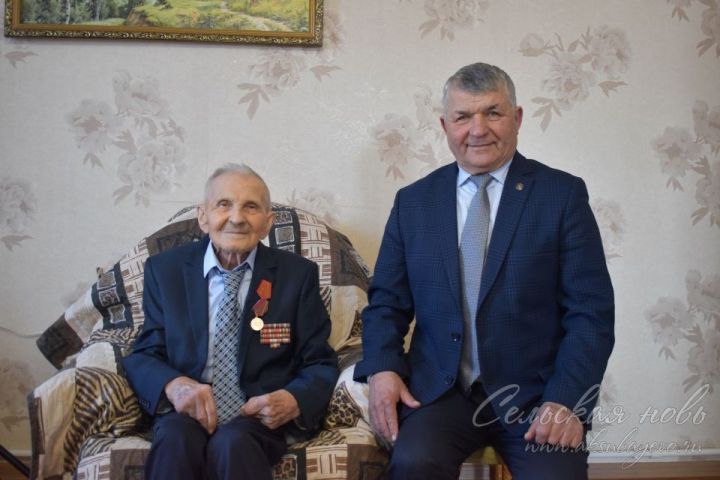 Глава Аксубаевского района поздравил с Днем Защитника Отечества солдата Победы