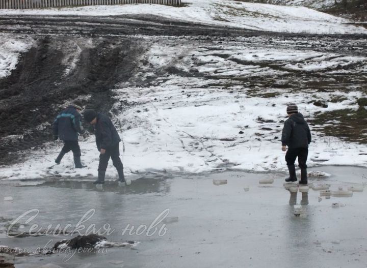 Аксубаевцев предупреждают об опасности на весеннем льду