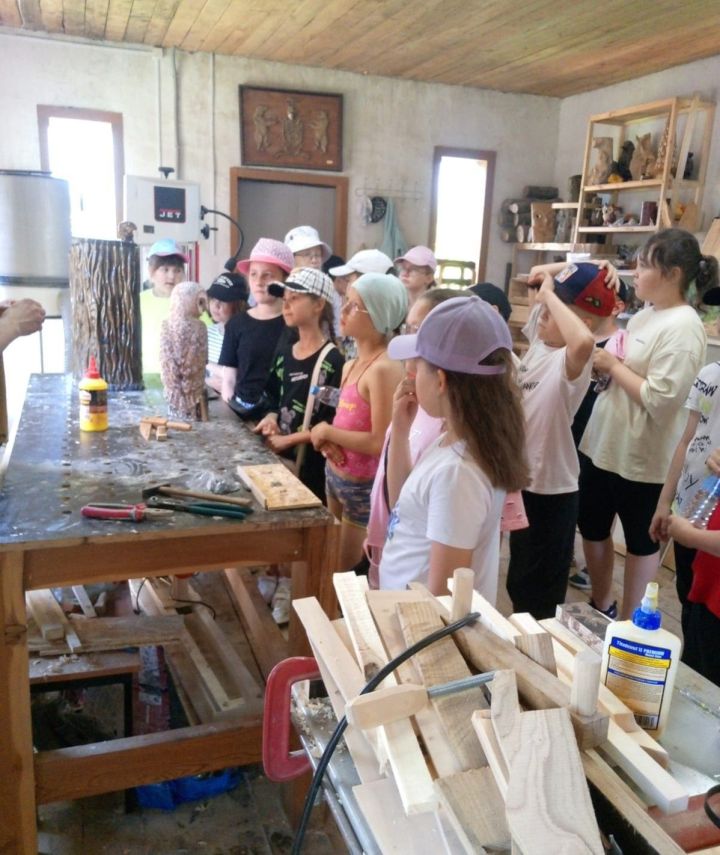 День в пришкольном лагере посвятили творчеству с глиной