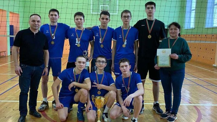 Аксубаевские волейболисты стали победителями межрайонного турнира