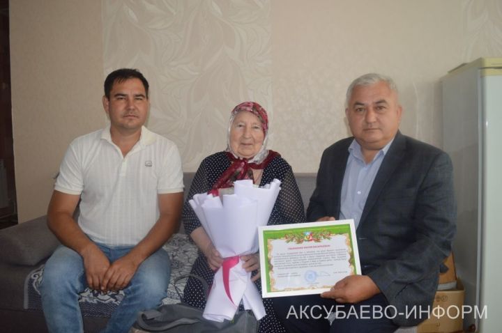 Аксубай ветеранын район җитәкчелеге юбилее белән котлады