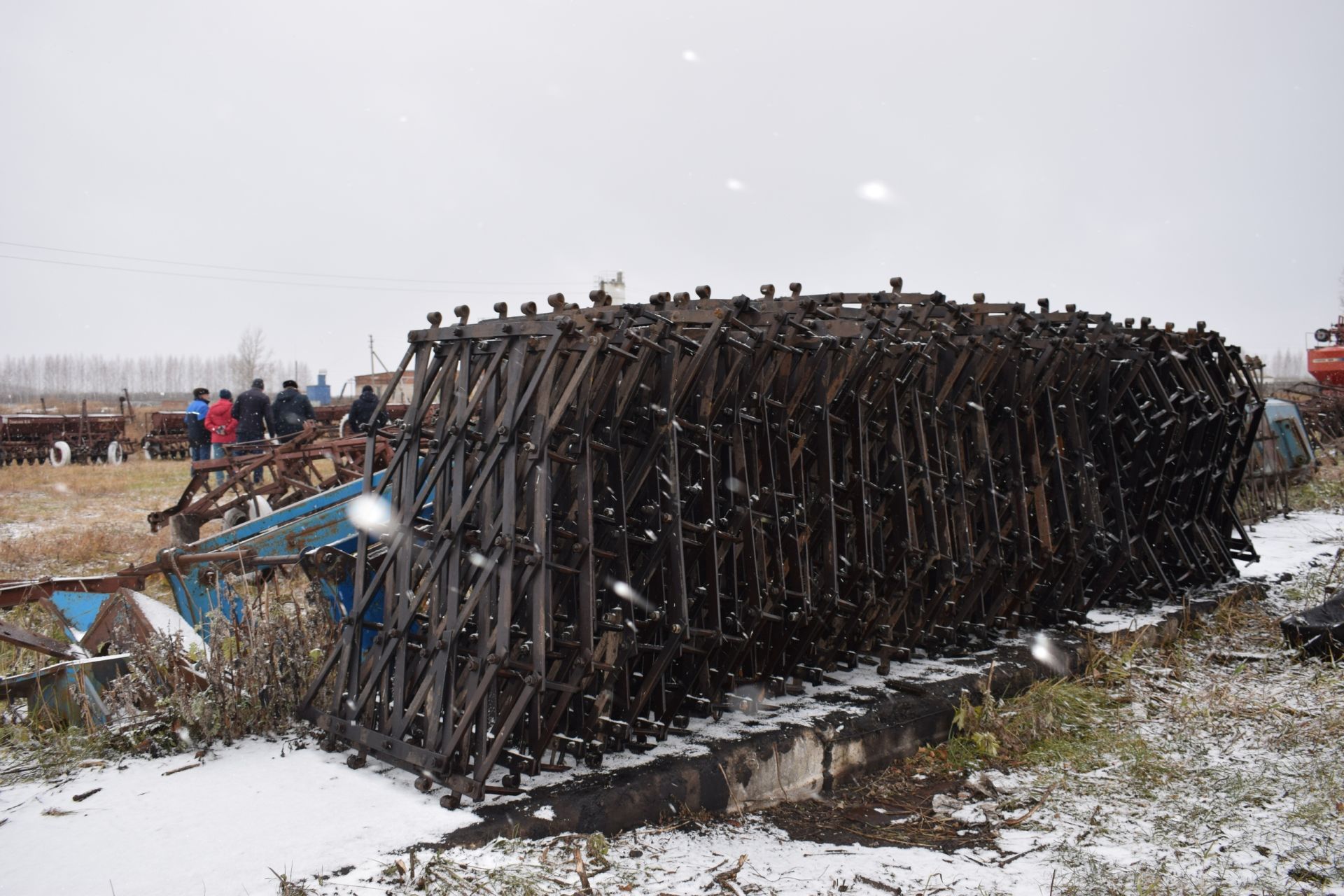 Готовят «телеги» зимой