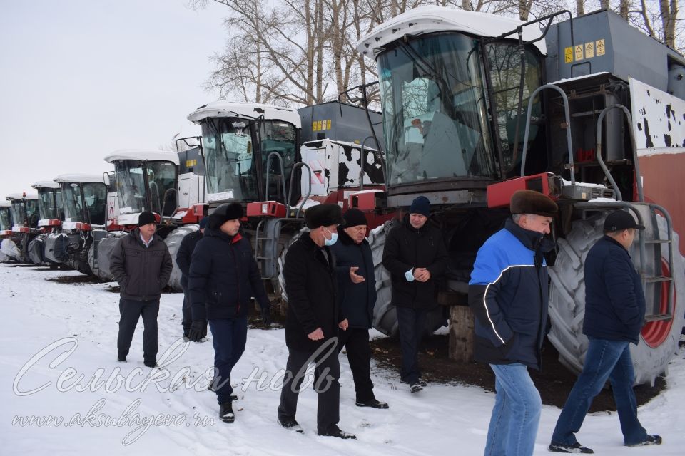 Аксубай районында авыл хуҗалыгы техникасын саклауга куюны тикшерделәр