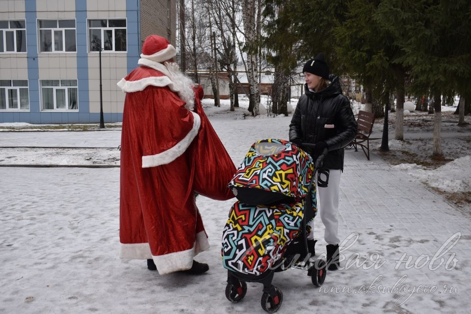 Аксубайда Яңа ел чыршысын бизиләр