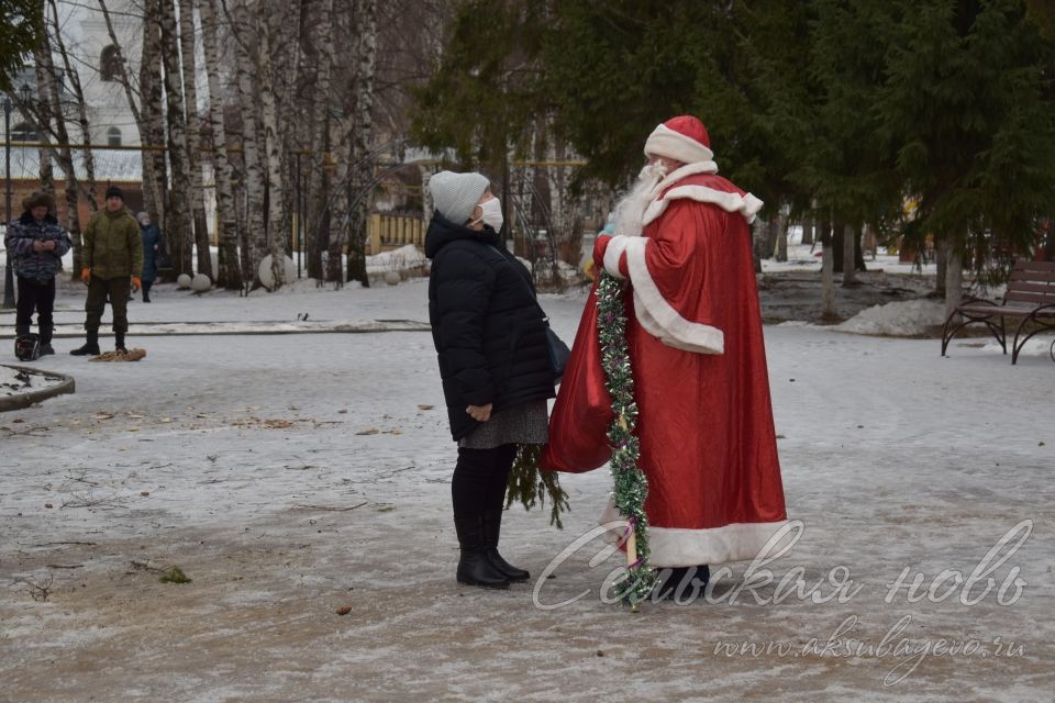 Аксубайда Яңа ел чыршысын бизиләр