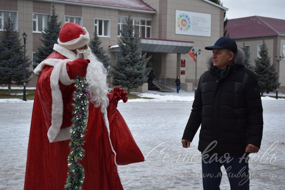 Аксубайда Яңа ел чыршысын бизиләр