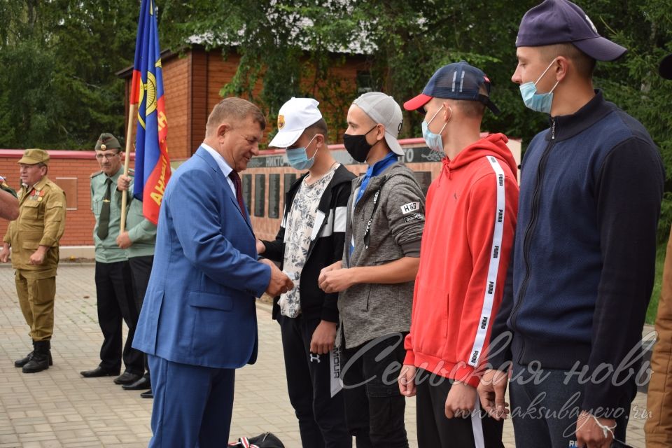 Аксубай егетләре армиягә китте