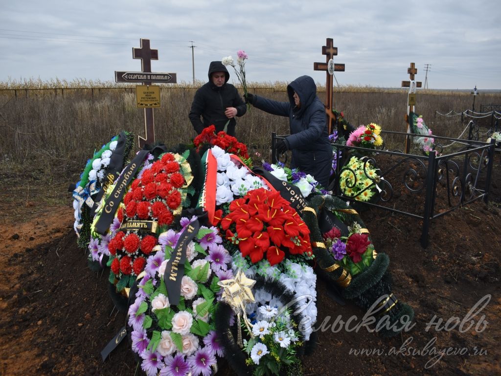 Погибшего на Украине аксубаевца Ивана Баженова провожал весь район