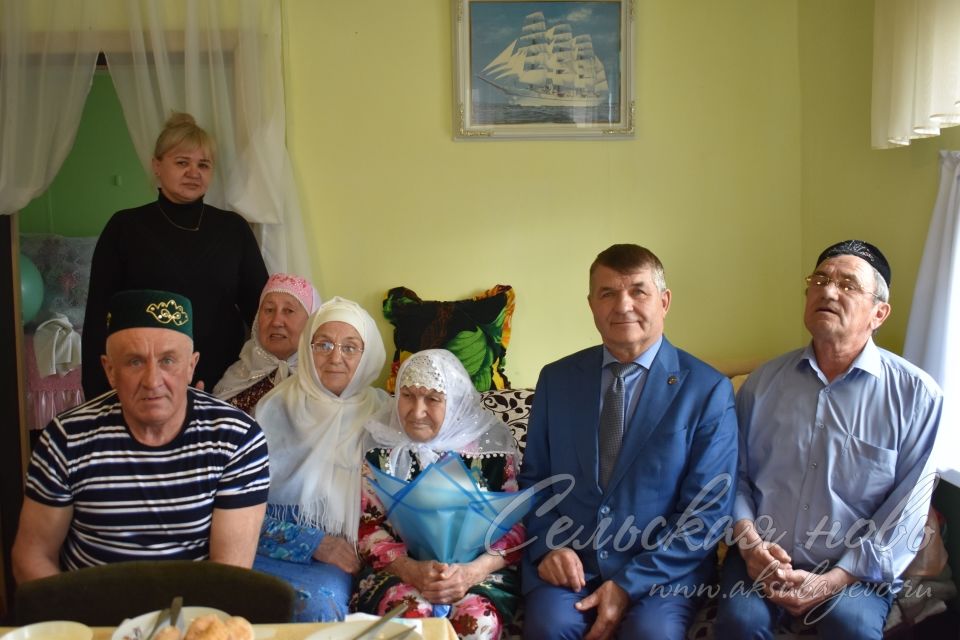 Аксубаевский старожил в 94 года мотыжила картошку на босу ногу