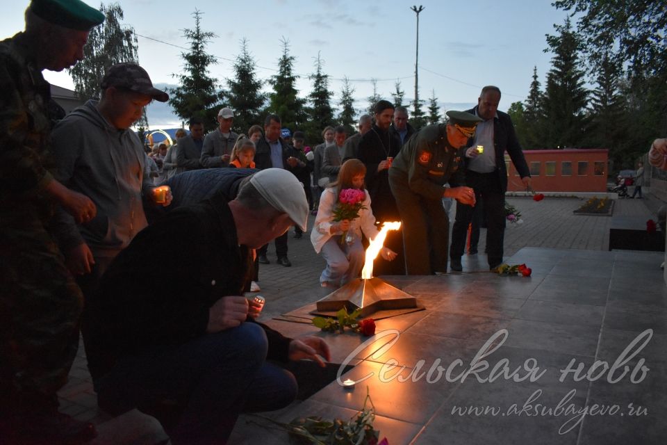 Свечи памяти зажглись у Обелиска павшим в Аксубаеве