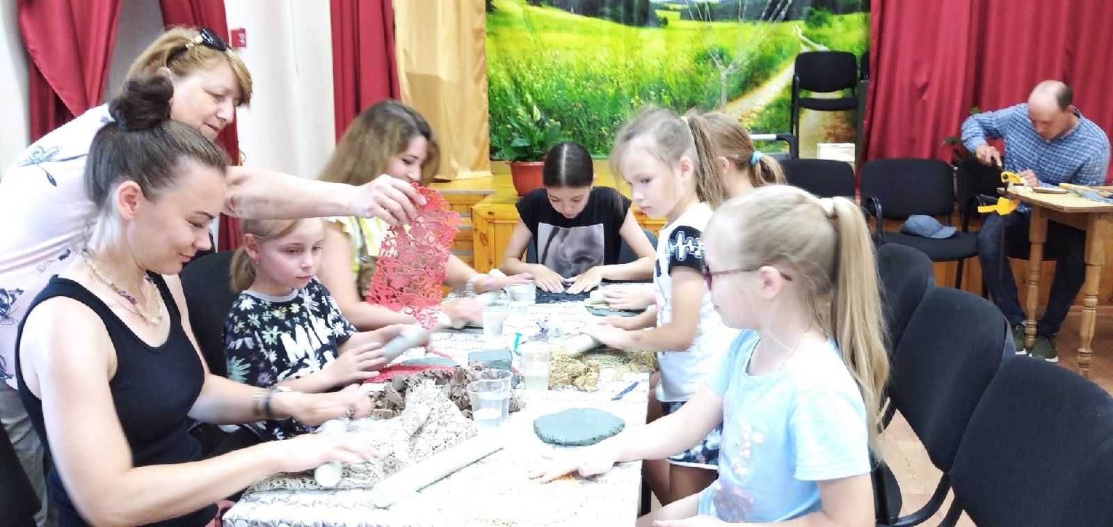 Аксубаевских школьников учила писать картины профессор российского вуза