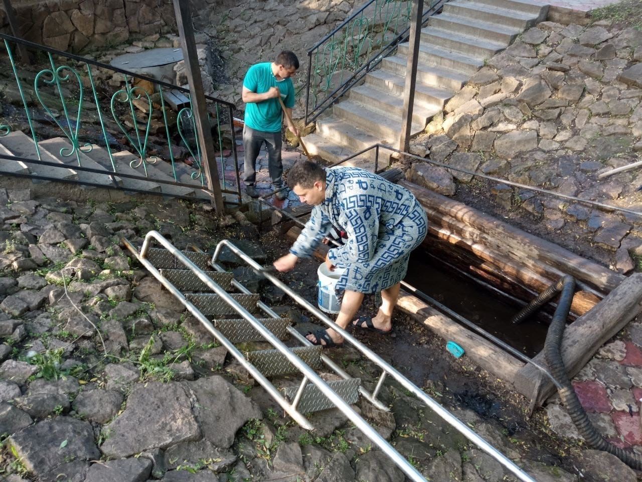 В Аксубаеве добровольцы очистили родник «Каменный овраг»
