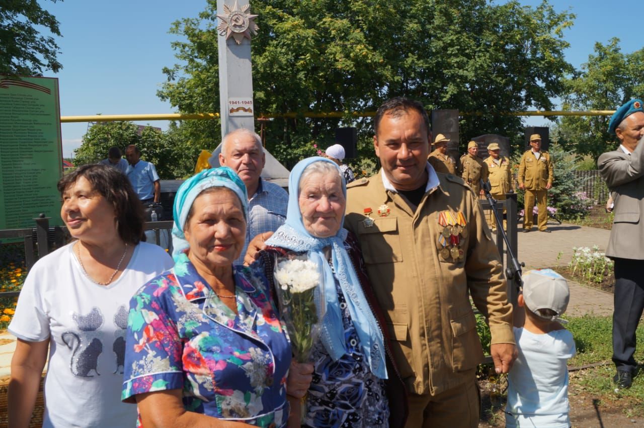 В Мензелинском районе почтили память погибшего Ахата Насртдинова