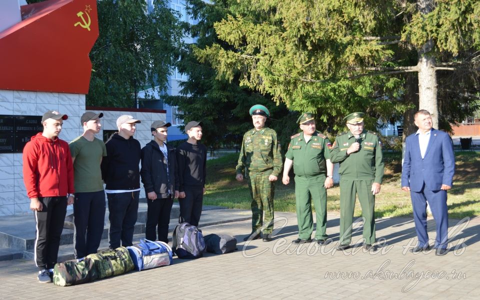Аксубаевские юноши отправились выполнять важную задачу – служить Родине