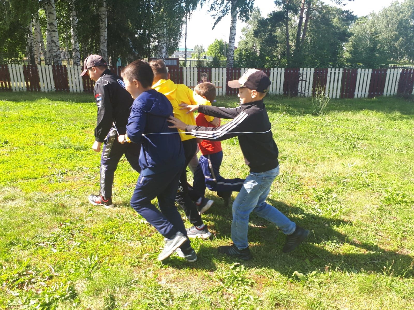 Аксубаевские школьники лето проводят, участвуя в веселых стартах