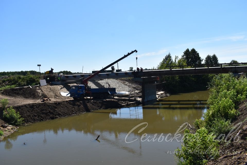 В Аксубаевском районе капитально ремонтируют мост