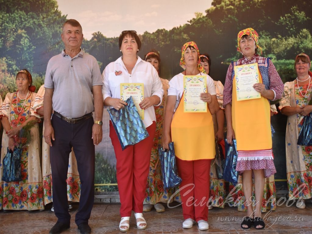 На Спасских гуляниях в Аксубаевском районе организовали фестиваль яблочного пирога