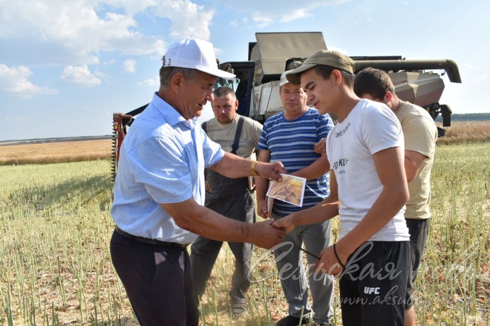 Лучшие на жатве получили награды