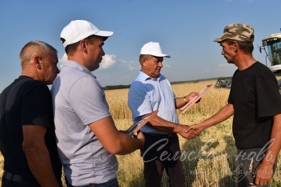 Лучшие на жатве получили награды