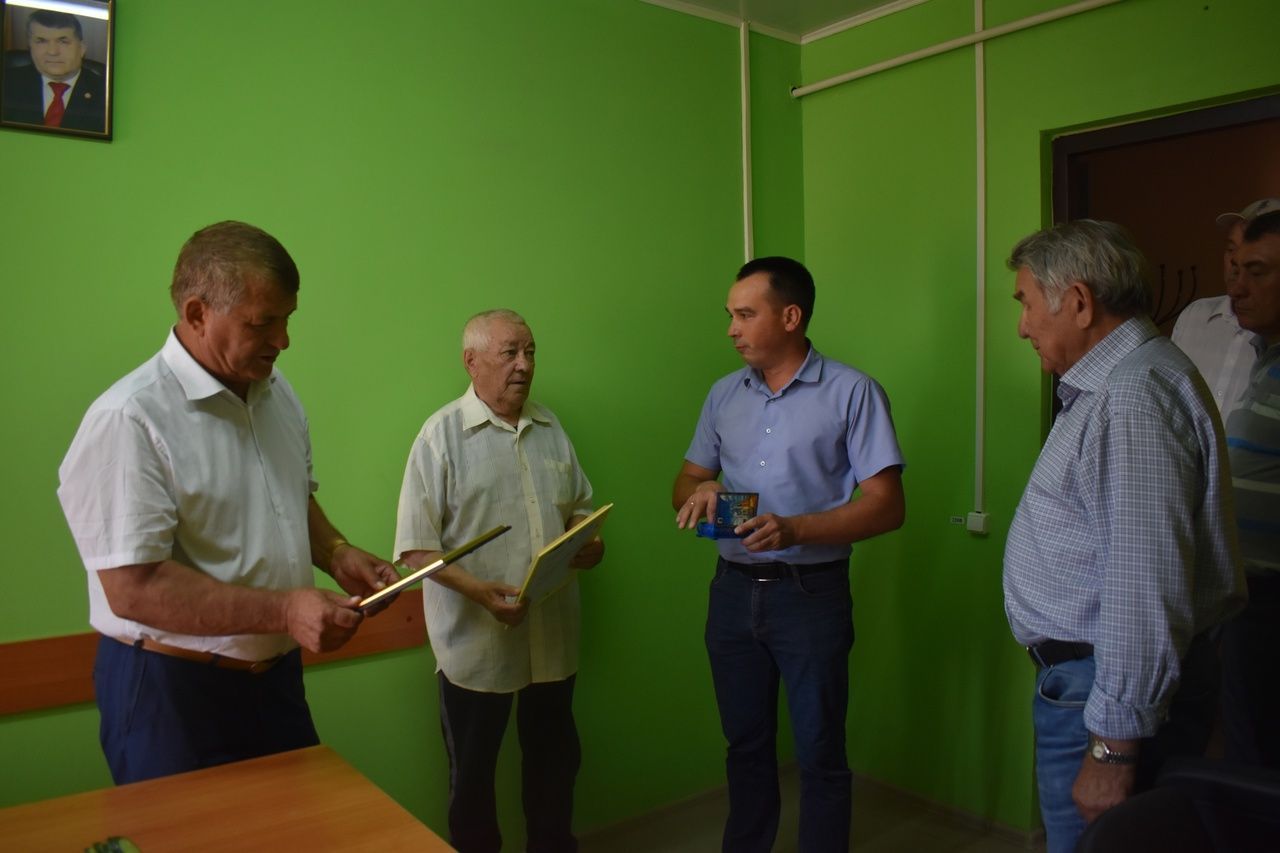 Аксубай ветераны районда беренче булып «Татарстан Республикасы агросәнәгать комплексының мактаулы ветераны» билгесен алды