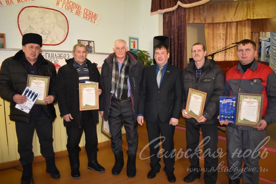Иске Кармәт халкын авыл җирлегенә ярдәм иткәннәре өчен билгеләп үттеләр