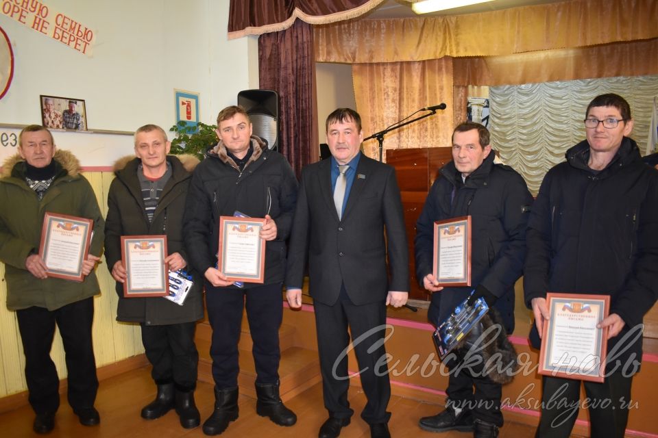 Иске Кармәт халкын авыл җирлегенә ярдәм иткәннәре өчен билгеләп үттеләр