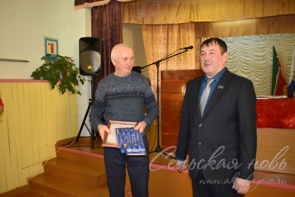 Иске Кармәт халкын авыл җирлегенә ярдәм иткәннәре өчен билгеләп үттеләр