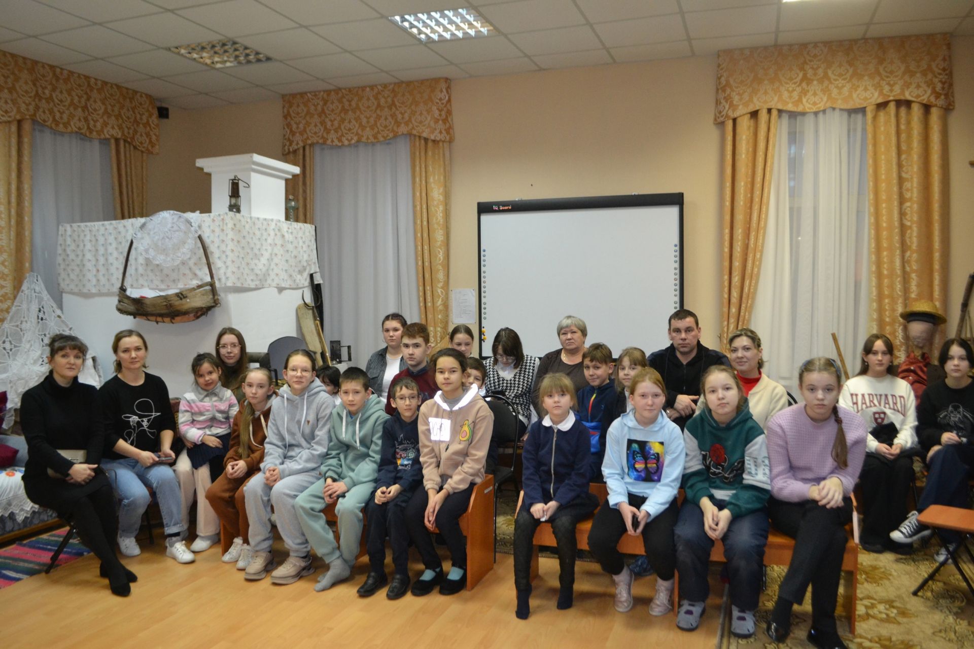 Аксубай музееның күргәзмәләр залы чигү эшләре белән тулды