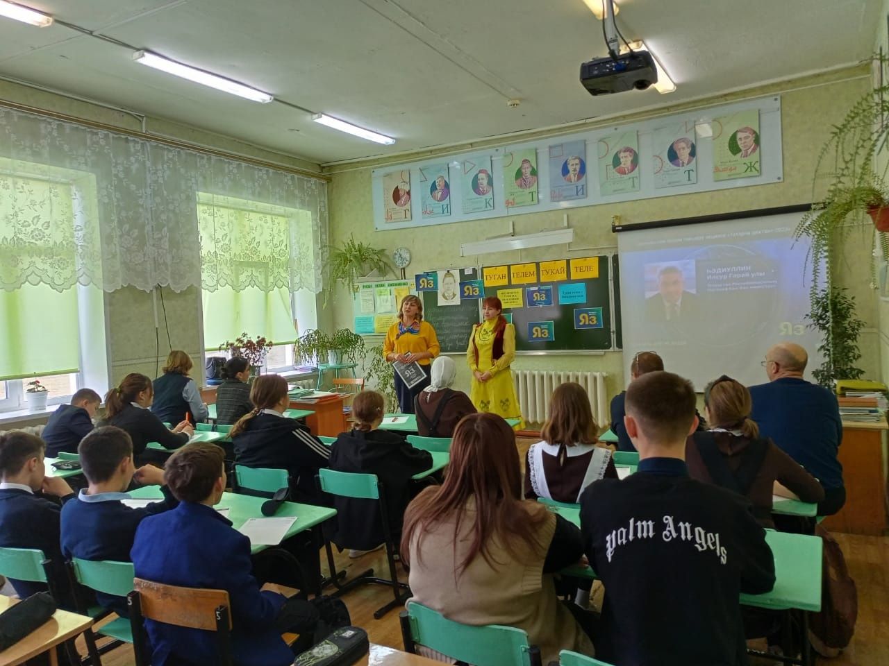 Сельская школа приняла участие в акции «Татарча диктант»