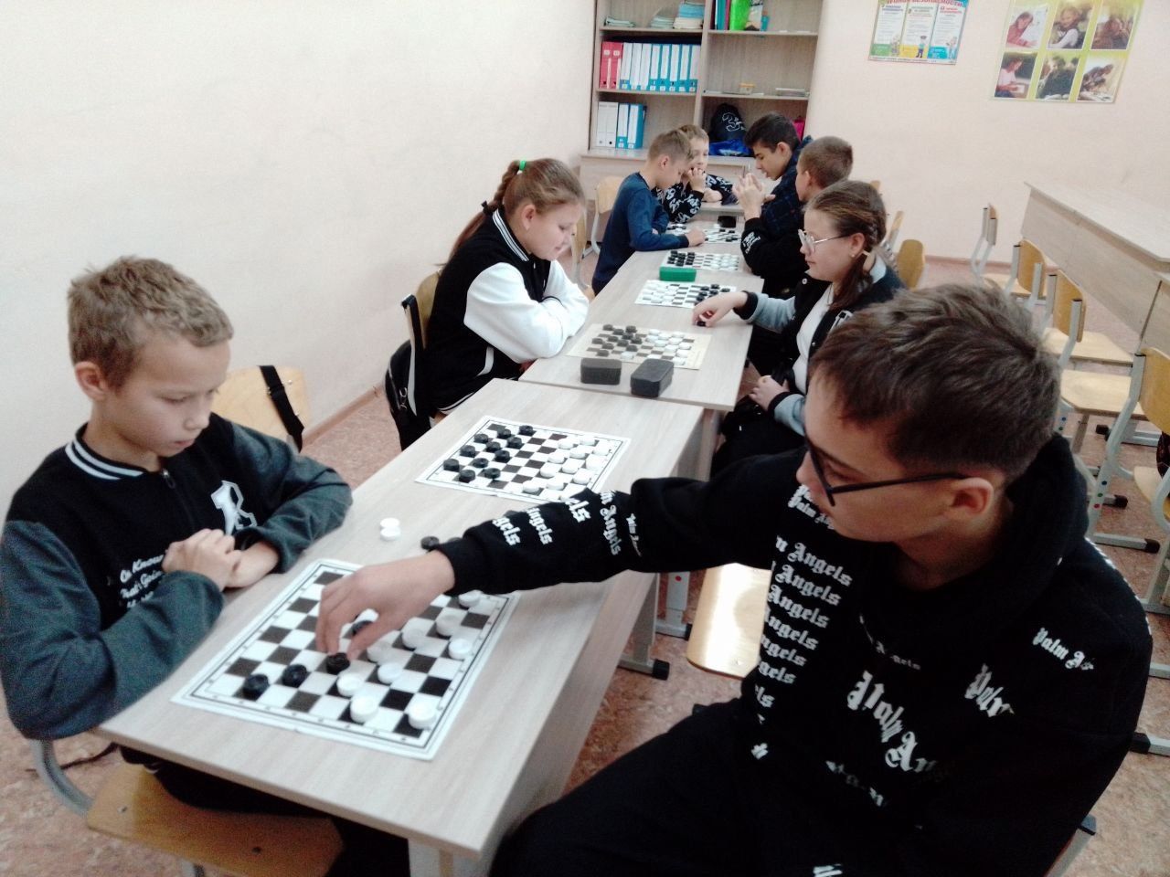 Учащиеся Аксубаевской второй школы показали, что сильнее в шашках