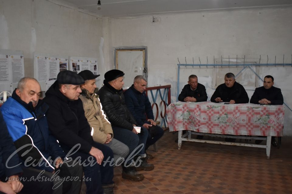 В Аксубаевском районе полевая техника поставлена на зимовку, в мастерских идет ремонт