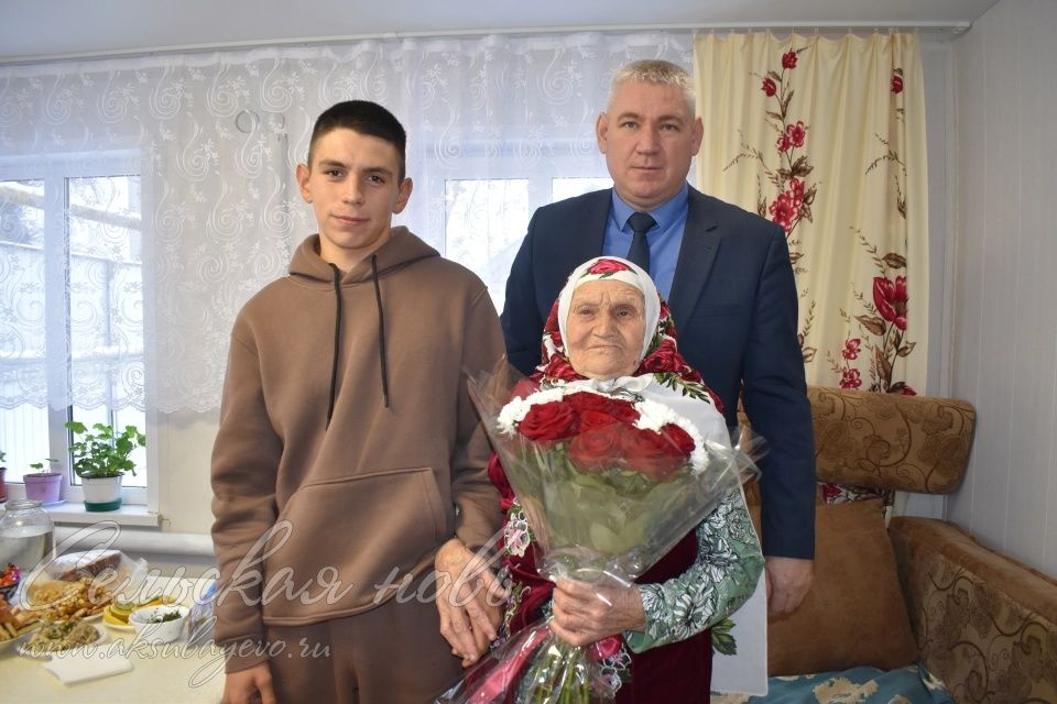 Колхоз производствосының төрле участокларында фидакарь хезмәт куйган