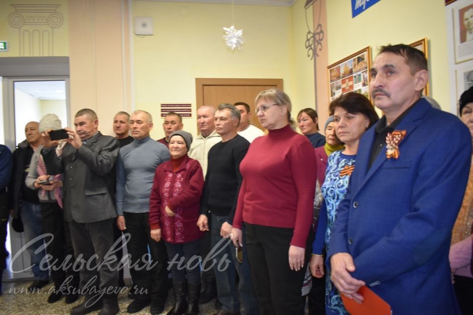 Сөнчәле мәктәбендә махсус хәрби операция зонасында хәрби бурычны үтәгәндә һәлак булган Владимир Воркуновның исемен мәңгеләштереп, истәлек тактасы ачу митингы узды.