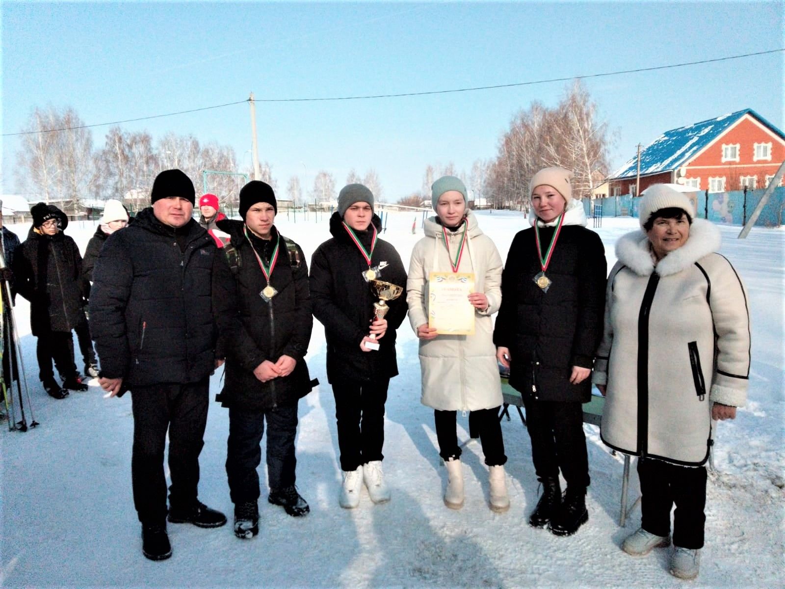 Вставать на лыжи нужно правильно