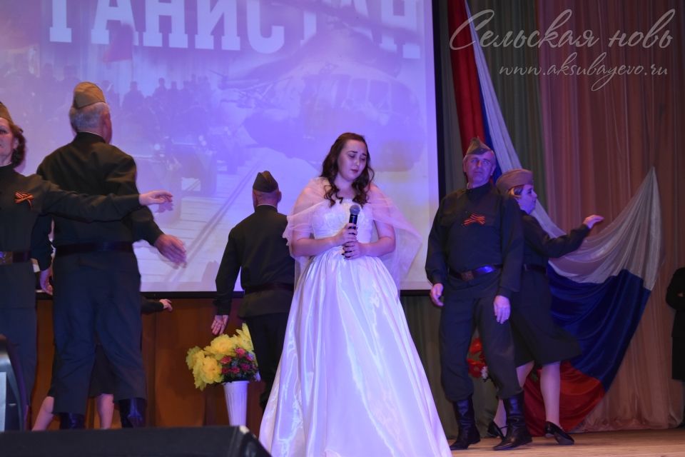 На главной сцене Аксубаева в адрес воинов-защитников звучали поздравления