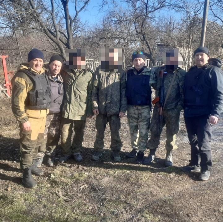 Аксубайлылар мобилизацияләнгән якташларга посылкалар, инвалид коляскалары һәм госпиталь өчен урын-җир әйберләре алып бардылар