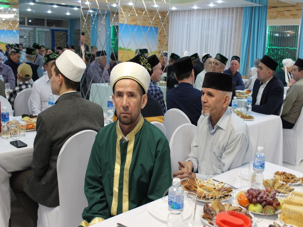Муфтий Татарстана побывал с визитом в Аксубаеве и принял участие в районном ифтаре