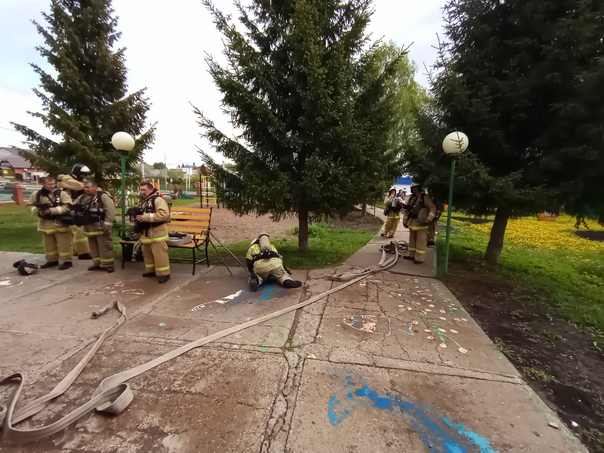 Начальник Аксубаевского пожарно-спасательного гарнизона поздравил коллег с годовщиной образования пожарной охраны