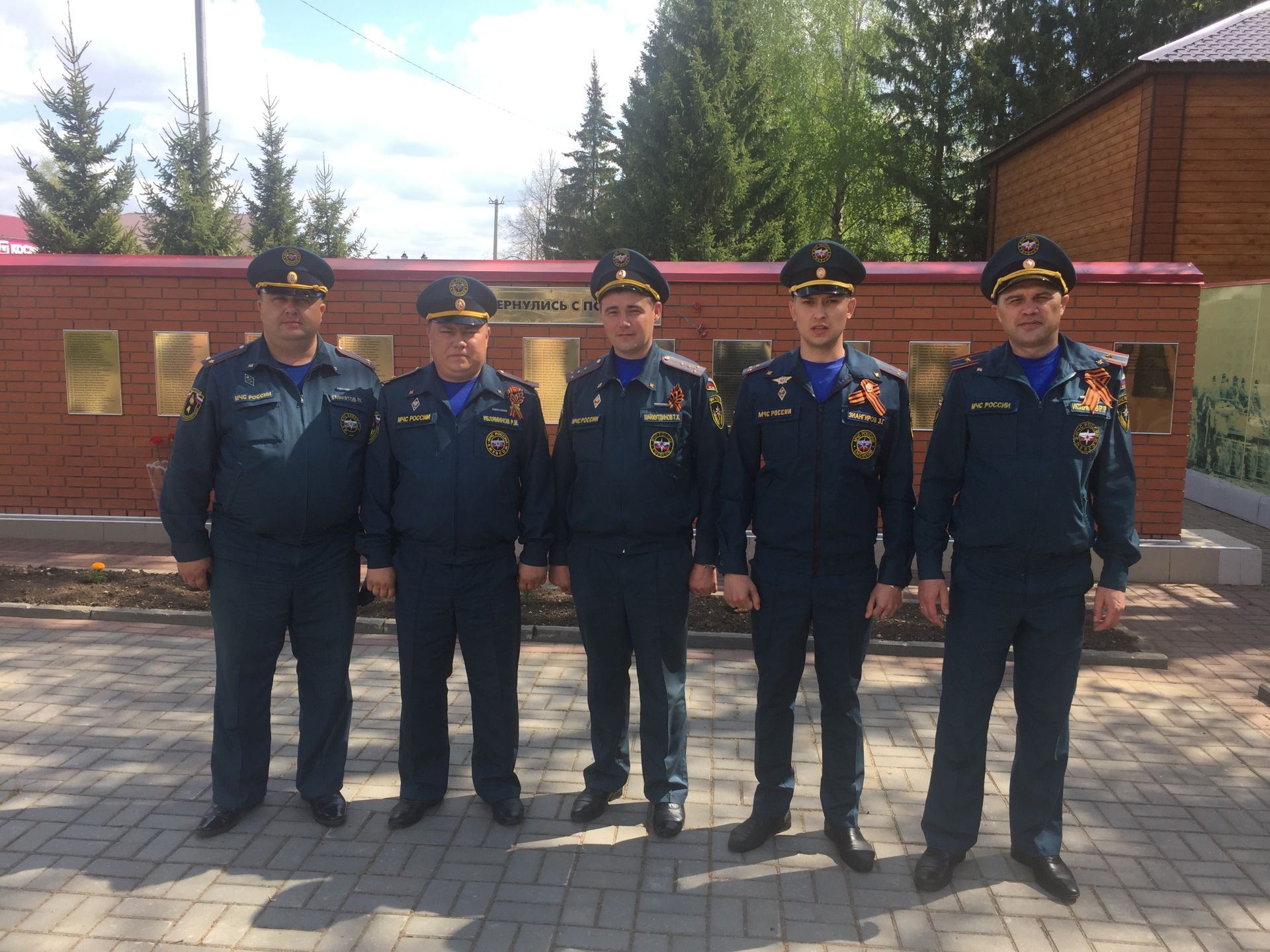 Начальник Аксубаевского пожарно-спасательного гарнизона поздравил коллег с годовщиной образования пожарной охраны