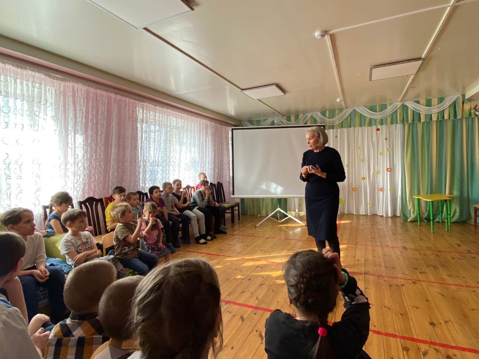 В социальных учреждениях Аксубаевского района провели беседы по ПДД