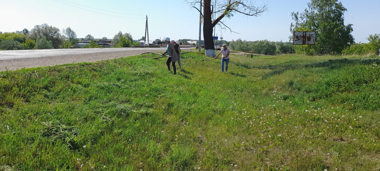 Сельские работники культуры Аксубаевского района проводят «чистые четверги»
