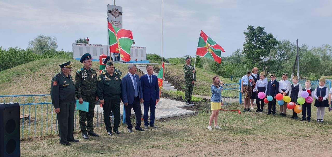 В Кисах открыли памятник воинам-пограничникам