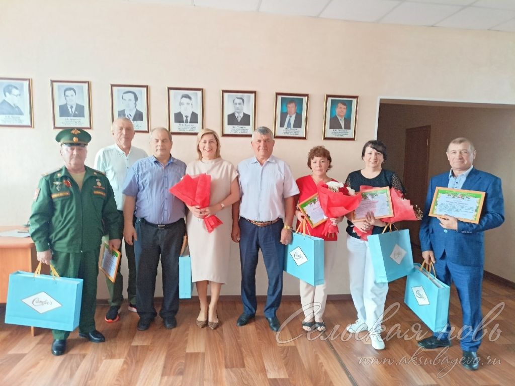Аксубай районы башлыгы эшкуарларга бүләкләр тапшырды