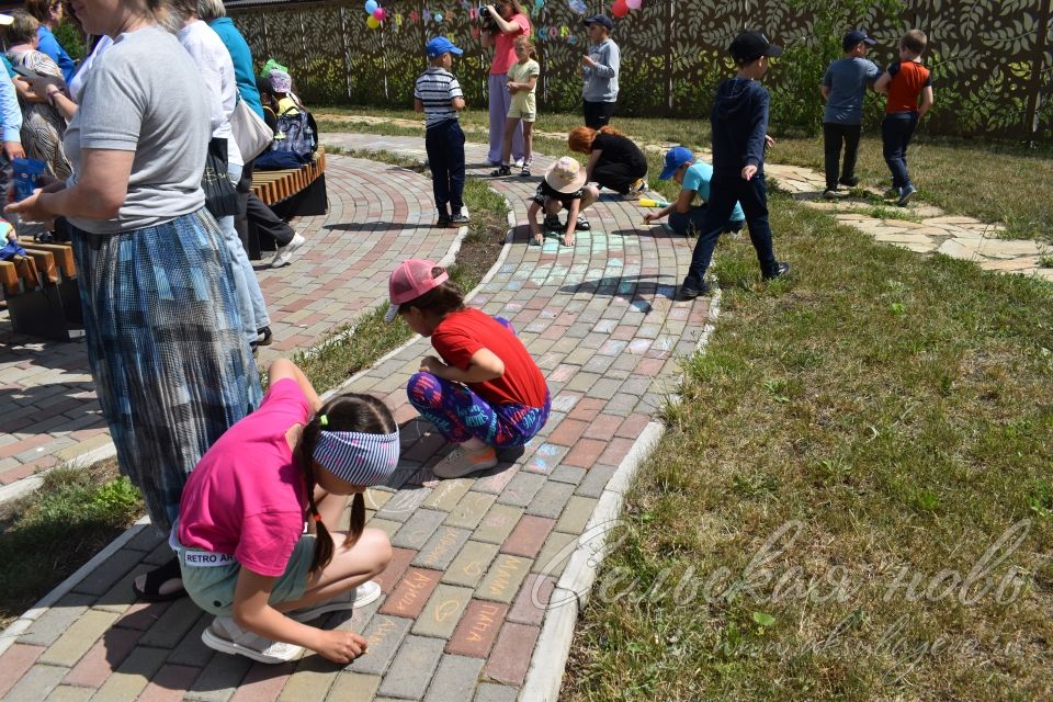 Балачак бәйрәме: җәйнең беренче көнендә шатлык һәм күңел ачу