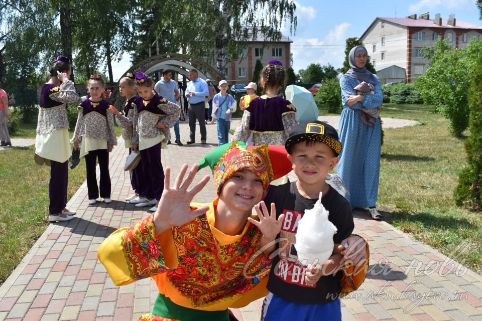Балачак бәйрәме: җәйнең беренче көнендә шатлык һәм күңел ачу