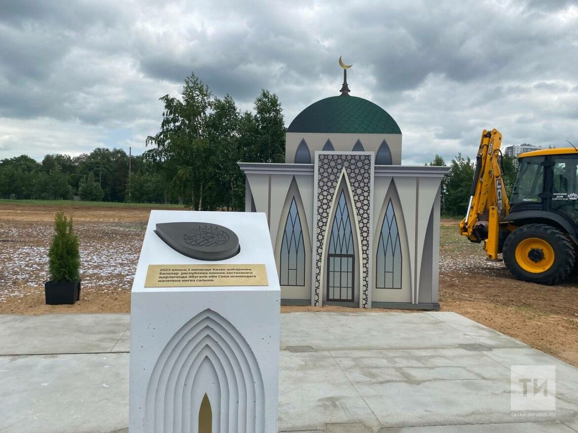 Раис Татарстана положил начало строительству мечети и храма на территории ДРКБ