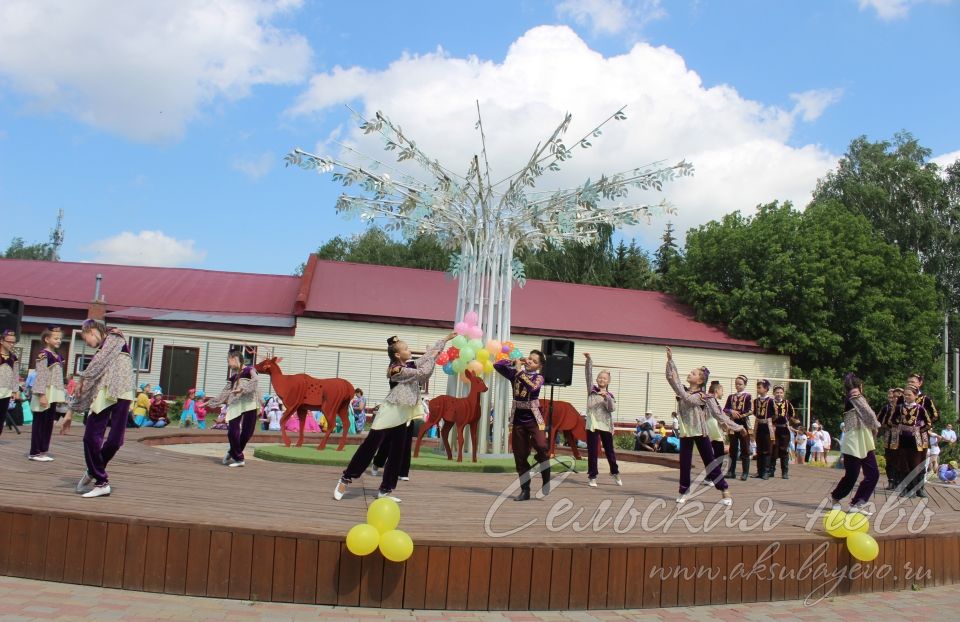 Праздник детства в аксубаевском парке: радость и веселье