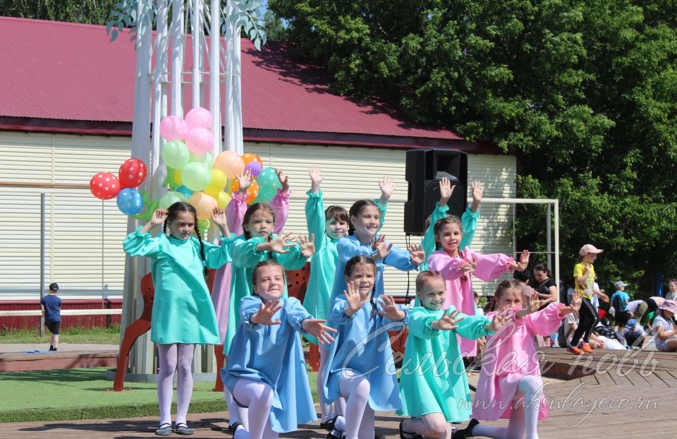 Праздник детства в аксубаевском парке: радость и веселье